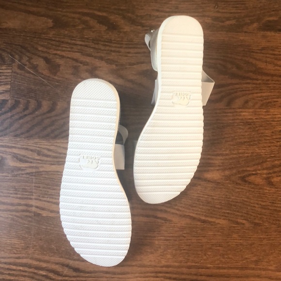 Sorel Sandals - Picture 3 of 3